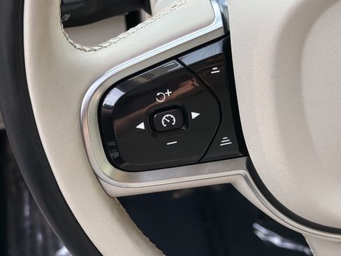 Certified 2024 Volvo XC90 T8 Plus w/ Protection Package Premier AWD/4WD image 19