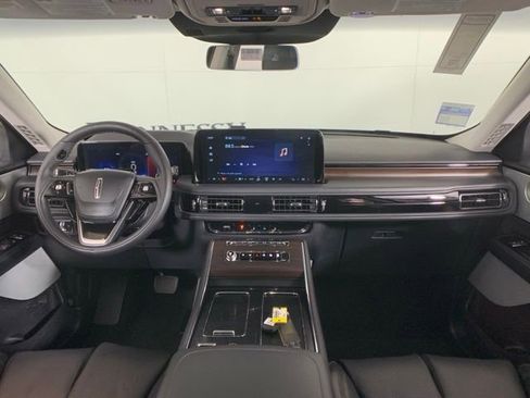 New 2025 Lincoln Aviator Reserve w/ Luxury Package image 33