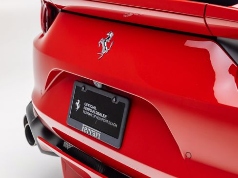 Used 2020 Ferrari 812 Superfast RWD image 19