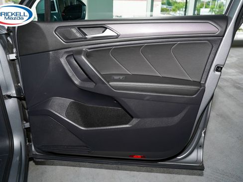 Used 2022 Volkswagen Tiguan SE FWD image 13