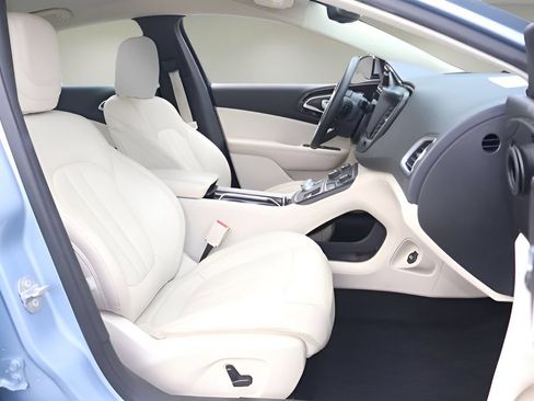 Used 2015 Chrysler 200 C FWD image 16