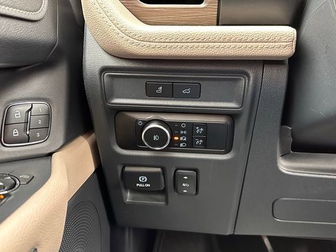 Used 2023 Ford Expedition Limited image 32
