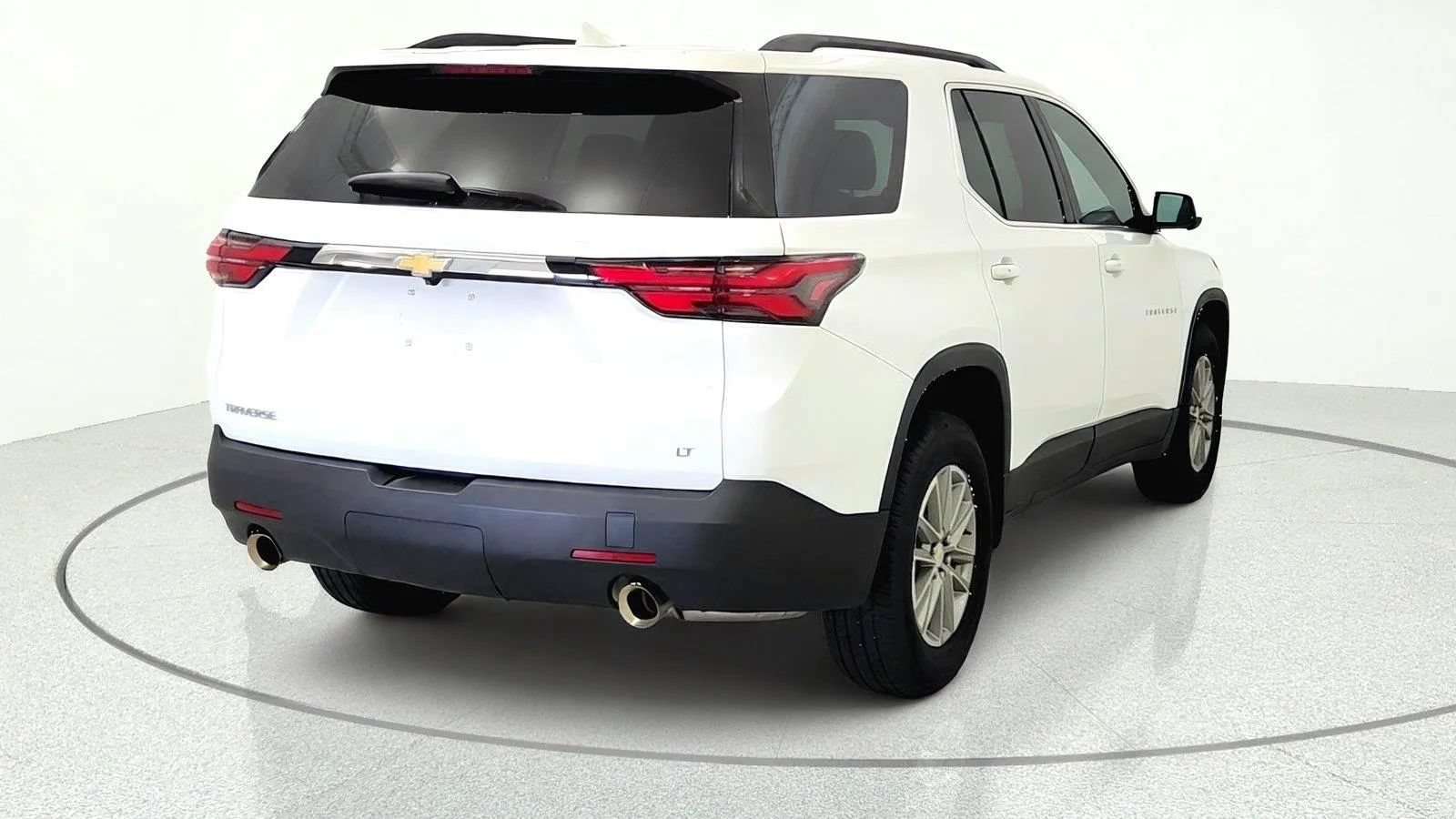 Used 2023 Chevrolet Traverse LT FWD image 8