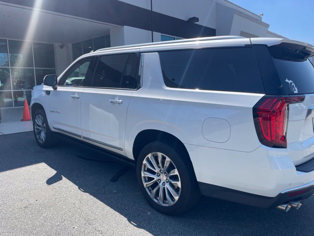 Used 2021 GMC Yukon XL Denali w/ Denali Premium Package AWD/4WD image 2