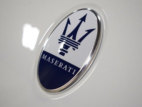 New 2025 Maserati Grecale GT image 3