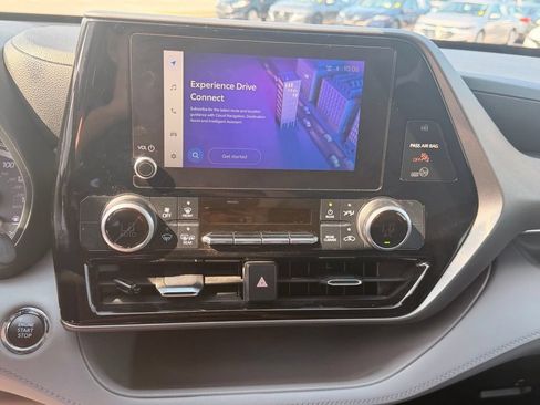 Used 2023 Toyota Highlander LE FWD image 24