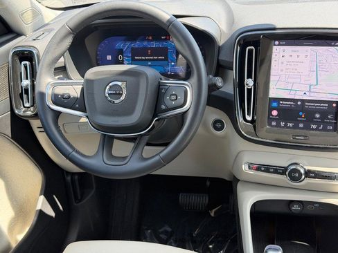 Certified 2023 Volvo XC40 B5 Ultimate w/ Protection Package Premier AWD/4WD image 13