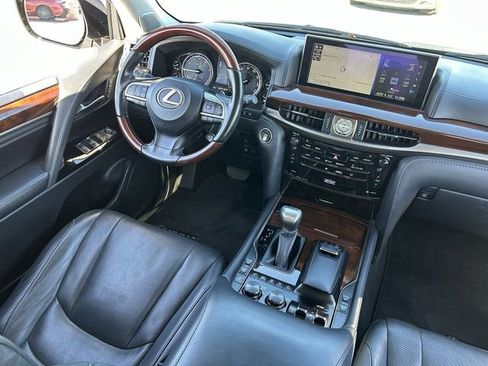 Used 2021 Lexus LX 570 4WD w/ Luxury Package image 16