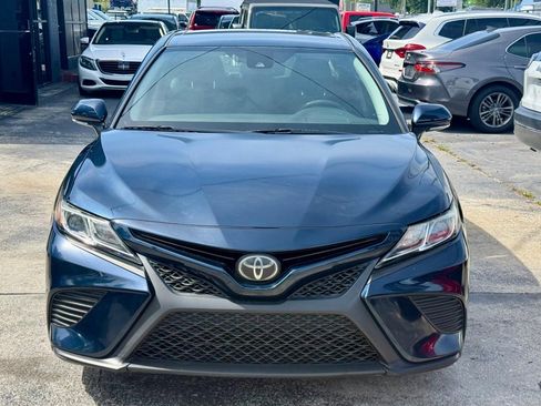 Used 2019 Toyota Camry SE w/ Convenience Package FWD image 2