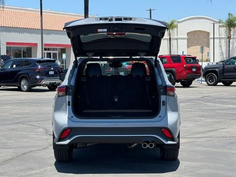 Used 2025 Toyota Highlander XSE AWD/4WD image 6