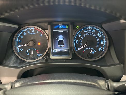 Used 2023 Toyota Tacoma TRD Off-Road w/ Technology Package AWD/4WD image 20