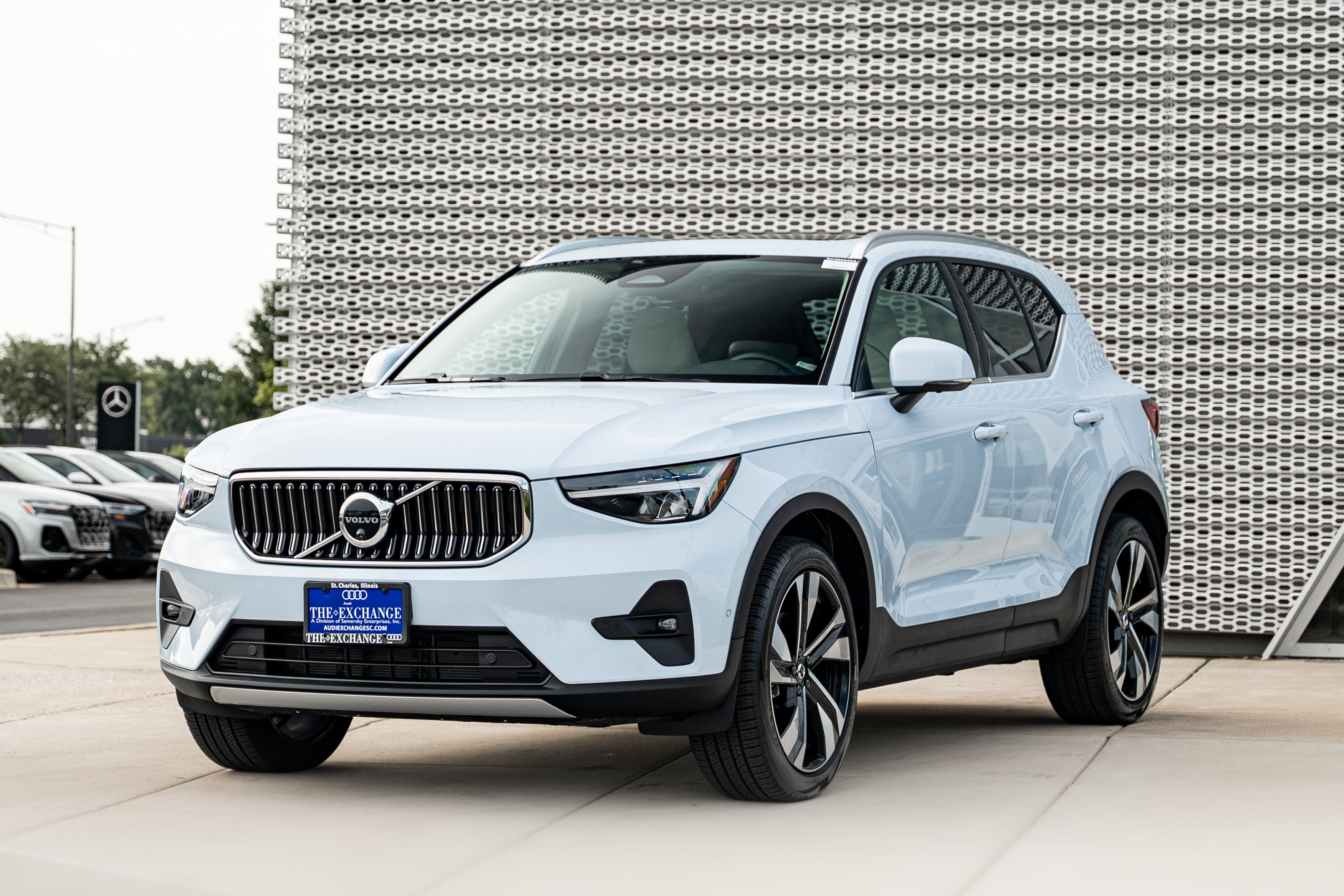 Used 2024 Volvo XC40 B5 Plus w/ Protection Package Premier AWD/4WD image 7