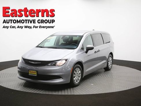 Used 2021 Chrysler Voyager L FWD image 53