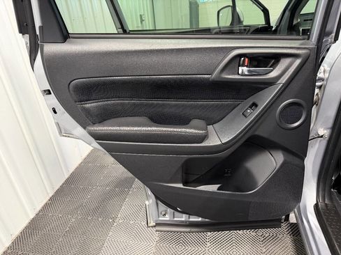 Used 2017 Subaru Forester 2.5i Touring image 29