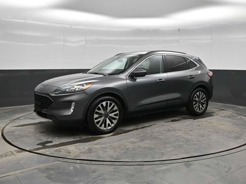 Used 2021 Ford Escape Titanium image 3