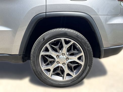 Used 2021 Jeep Grand Cherokee Limited w/ Luxury Group II image 21