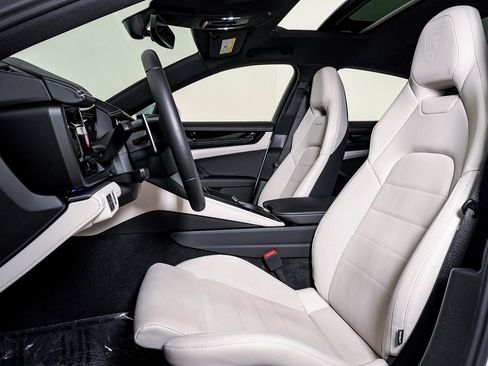 Certified 2025 Porsche Panamera 4 image 5