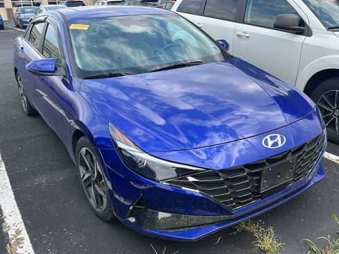Used 2023 Hyundai Elantra Limited w/ Cargo Package FWD image 6