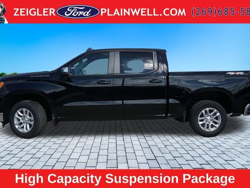 Used 2023 Chevrolet Silverado 1500 LT AWD/4WD image 2