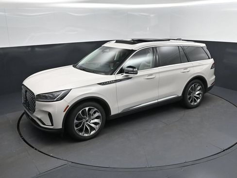 Used 2025 Lincoln Aviator Reserve w/ Luxury Package RWD image 31