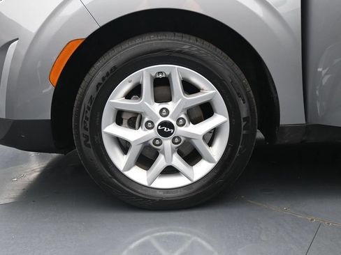 Used 2025 Kia Soul LX w/ LX Technology Package FWD image 25