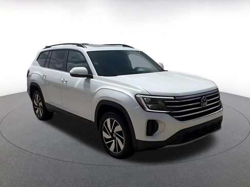 Used 2026 Volkswagen Atlas SE FWD image 3