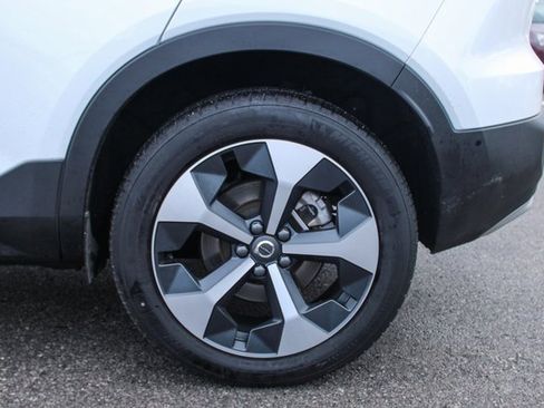 Used 2025 Volvo XC40 B5 Plus image 39