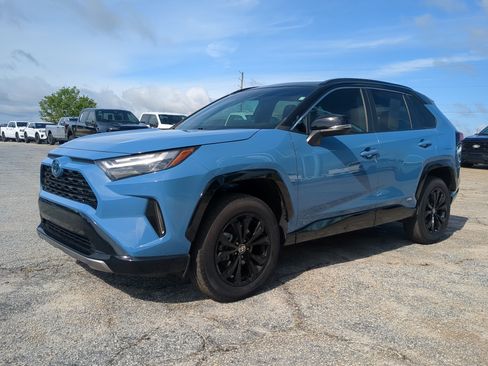 Used 2024 Toyota RAV4 XSE w/ Weather Package AWD/4WD image 6