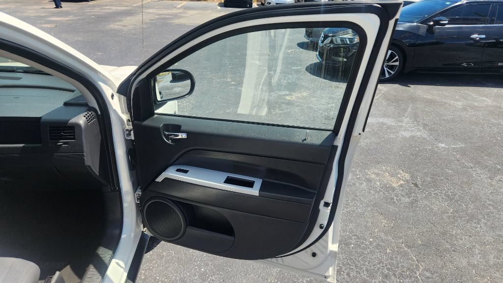 Used 2008 Jeep Compass Sport FWD image 14