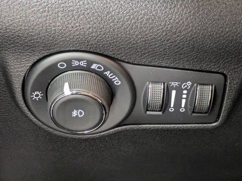 Used 2023 Jeep Compass Limited AWD/4WD image 23