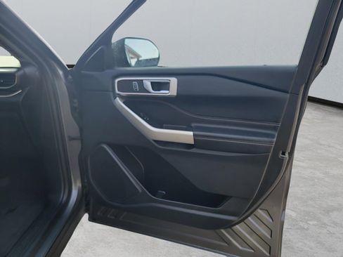 Used 2022 Ford Explorer XLT w/ Equipment Group 202A image 38