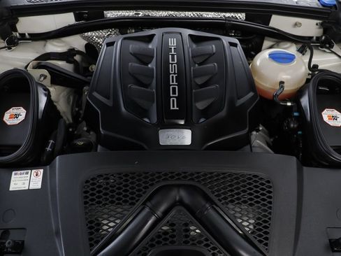 Used 2018 Porsche Macan GTS image 23