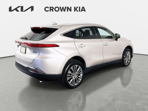 Used 2022 Toyota Venza XLE AWD/4WD image 6