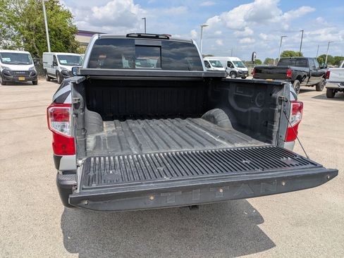 Used 2017 Nissan Titan S image 23