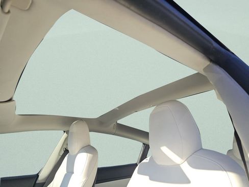 Used 2018 Tesla Model 3 Long Range image 15