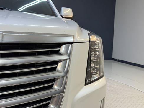 Used 2017 Cadillac Escalade Platinum AWD/4WD image 23