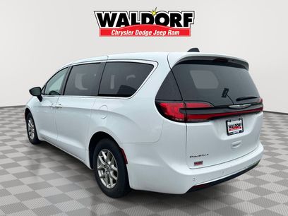 Used 2024 Chrysler Pacifica Touring-L