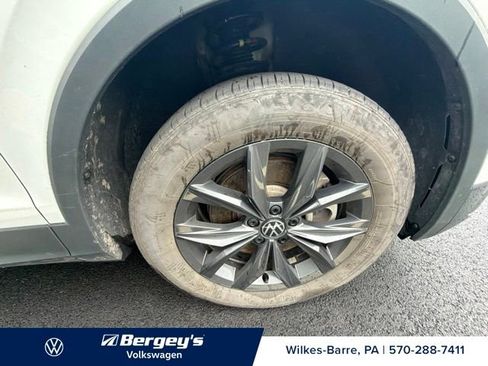 Used 2024 Volkswagen Tiguan SE w/ Panoramic Sunroof Package AWD/4WD image 21