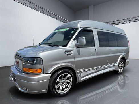 Used 2018 GMC Savana 2500 w/ Enhanced Convenience Package image 9