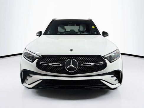 Used 2023 Mercedes-Benz GLC 300 4MATIC image 2