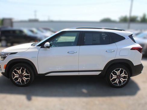 Certified 2023 Kia Seltos SX w/ SX Sunroof Package AWD/4WD image 13