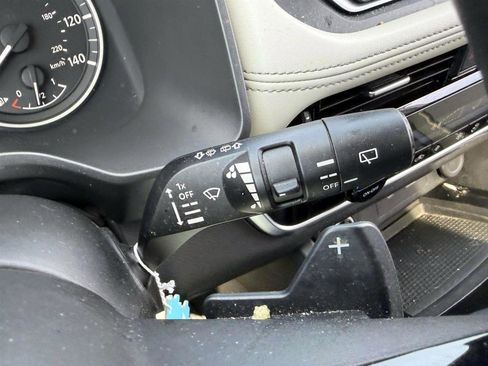 Used 2022 Nissan Rogue SV w/ SV Premium Package image 31