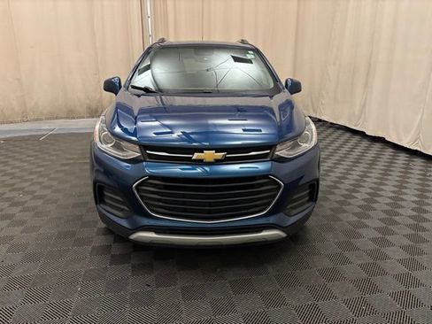 Used 2019 Chevrolet Trax LT w/ LT Convenience Package FWD image 2