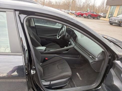 Used 2023 Hyundai Elantra SEL w/ Convenience Package image 5