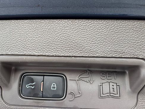 Used 2020 Ford Explorer Platinum w/ Premium Technology Package AWD/4WD image 27