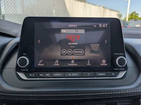 Used 2023 Nissan Rogue SL AWD/4WD image 18