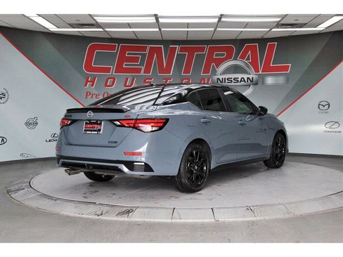 New 2025 Nissan Sentra SR w/ Midnight Edition image 5