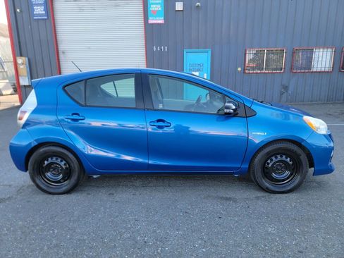 Used 2013 Toyota Prius C Two image 6