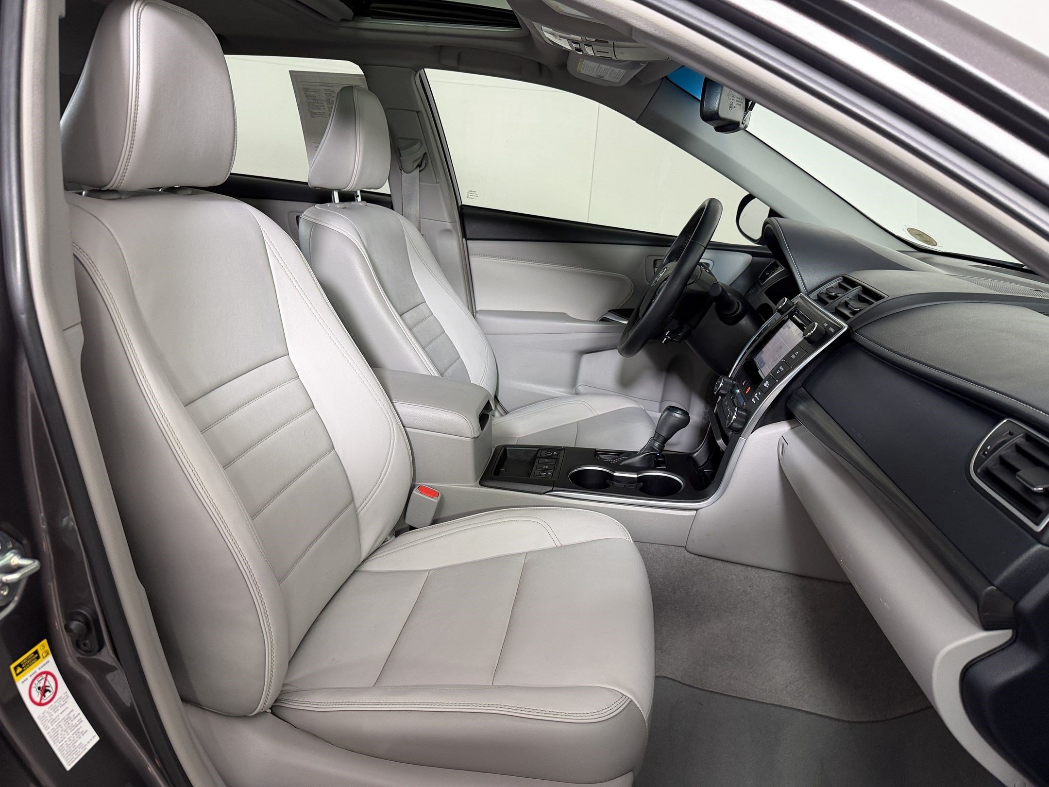 Used 2015 Toyota Camry XLE w/ Moonroof Package FWD image 24