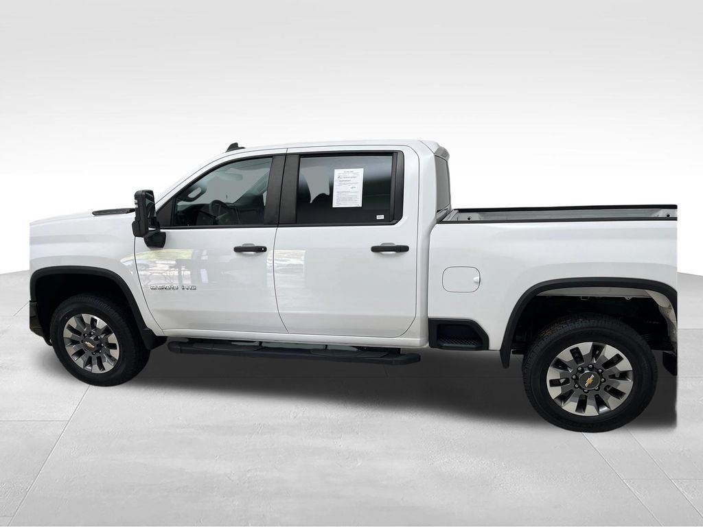 Used 2022 Chevrolet Silverado 2500 Custom w/ Custom Convenience Package AWD/4WD image 2